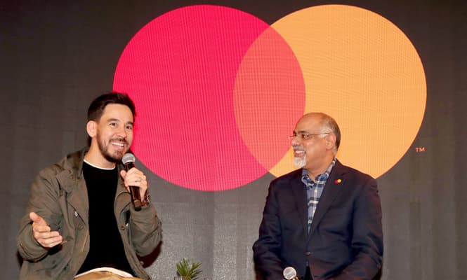 Mike Shinoda e Raja Rajamannar, per l'ambiente sonoro di Mastercard