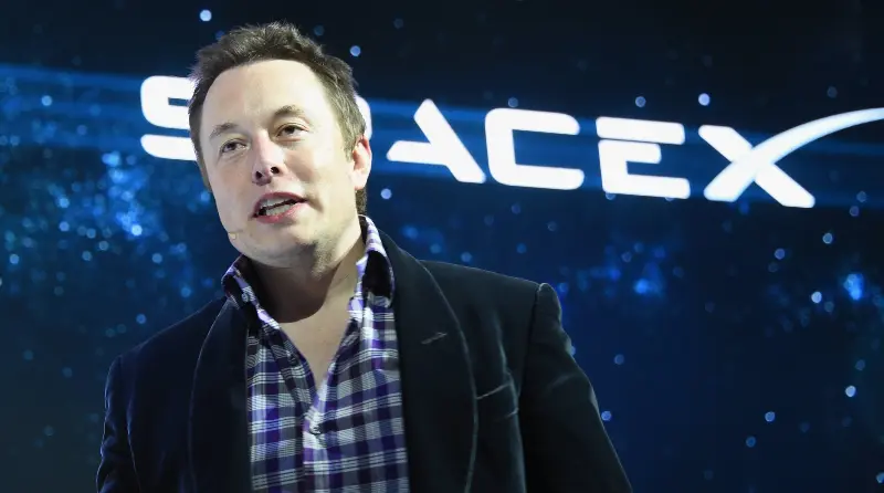 Elon Musk, CEO e CTO di SpaceX / cofondatore, CEO e product architect di Tesla / cofondatore e CEO di Neuralink