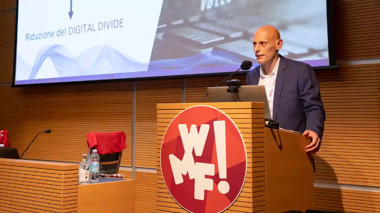 Alessio Pomaro durante lo speech in sala "Digital Transformation" dedicato alla democratizzazione dei dati